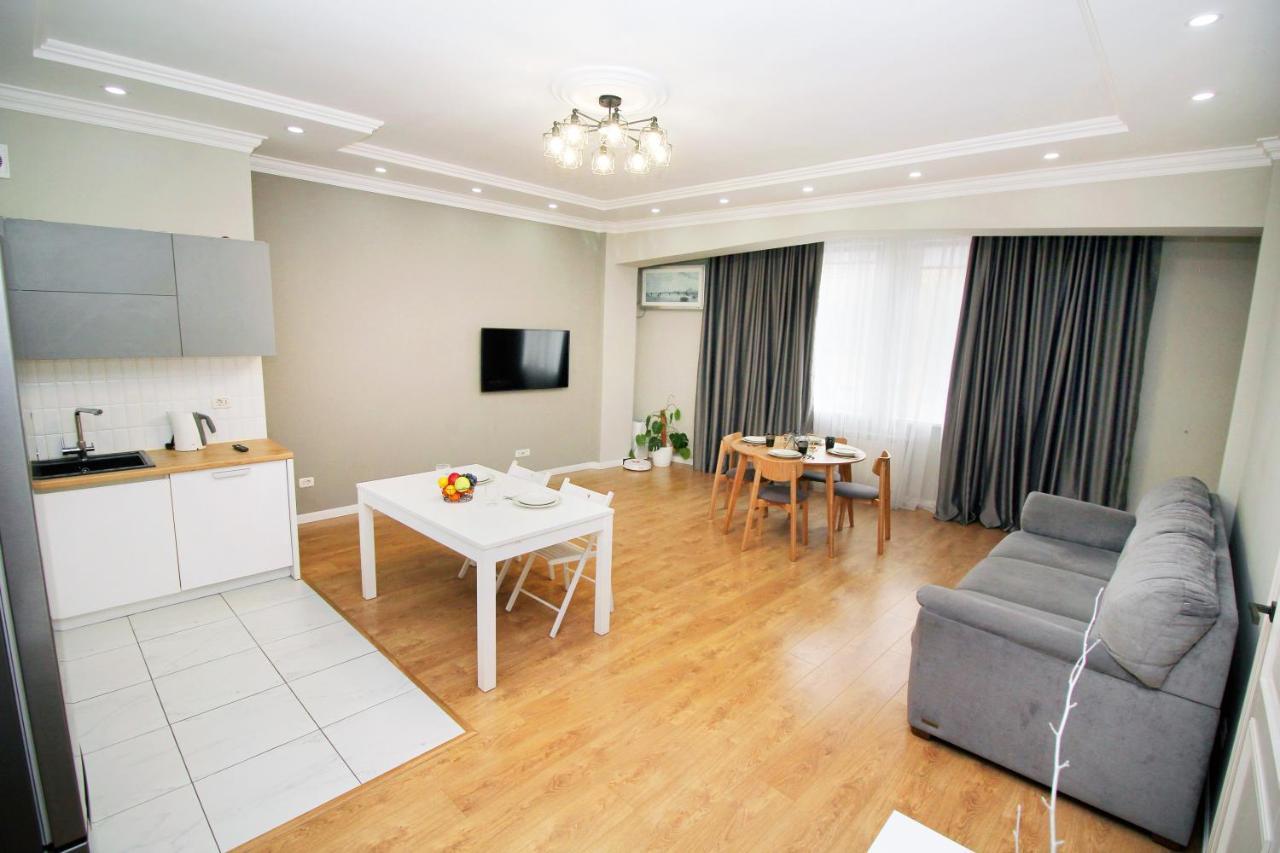 Perfect Spacious Apartment 356 Almaty Esterno foto