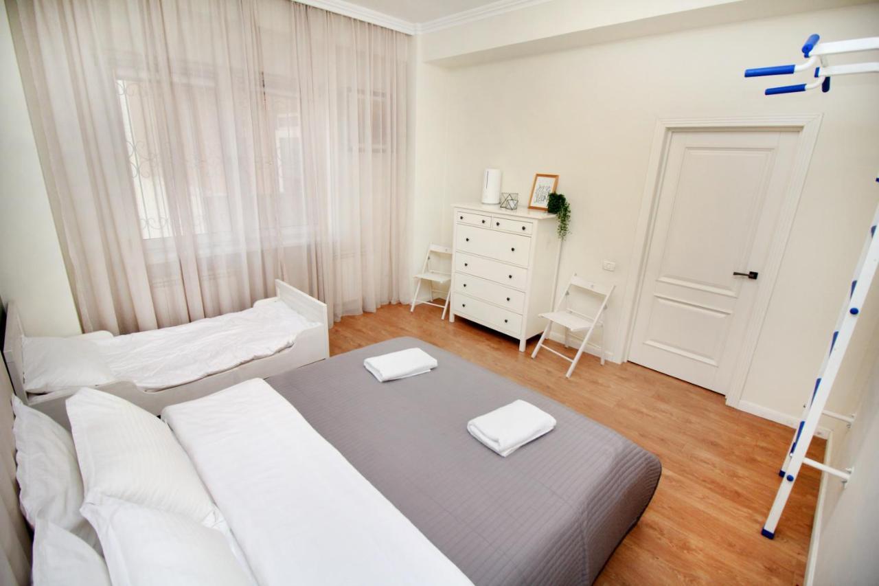 Perfect Spacious Apartment 356 Almaty Esterno foto