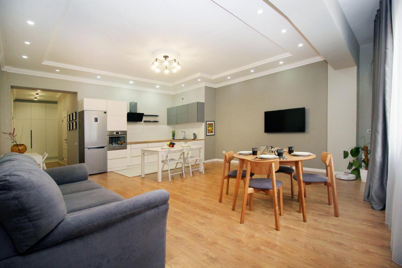 Perfect Spacious Apartment 356 Almaty Esterno foto